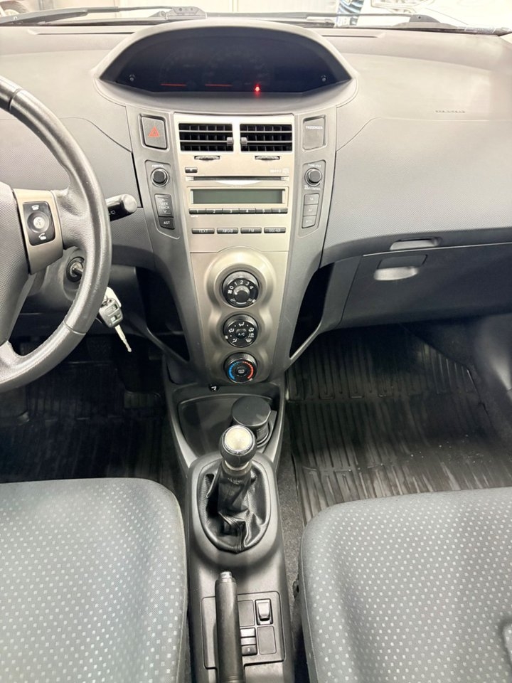 Toyota Yaris 2010, bild 7/10
