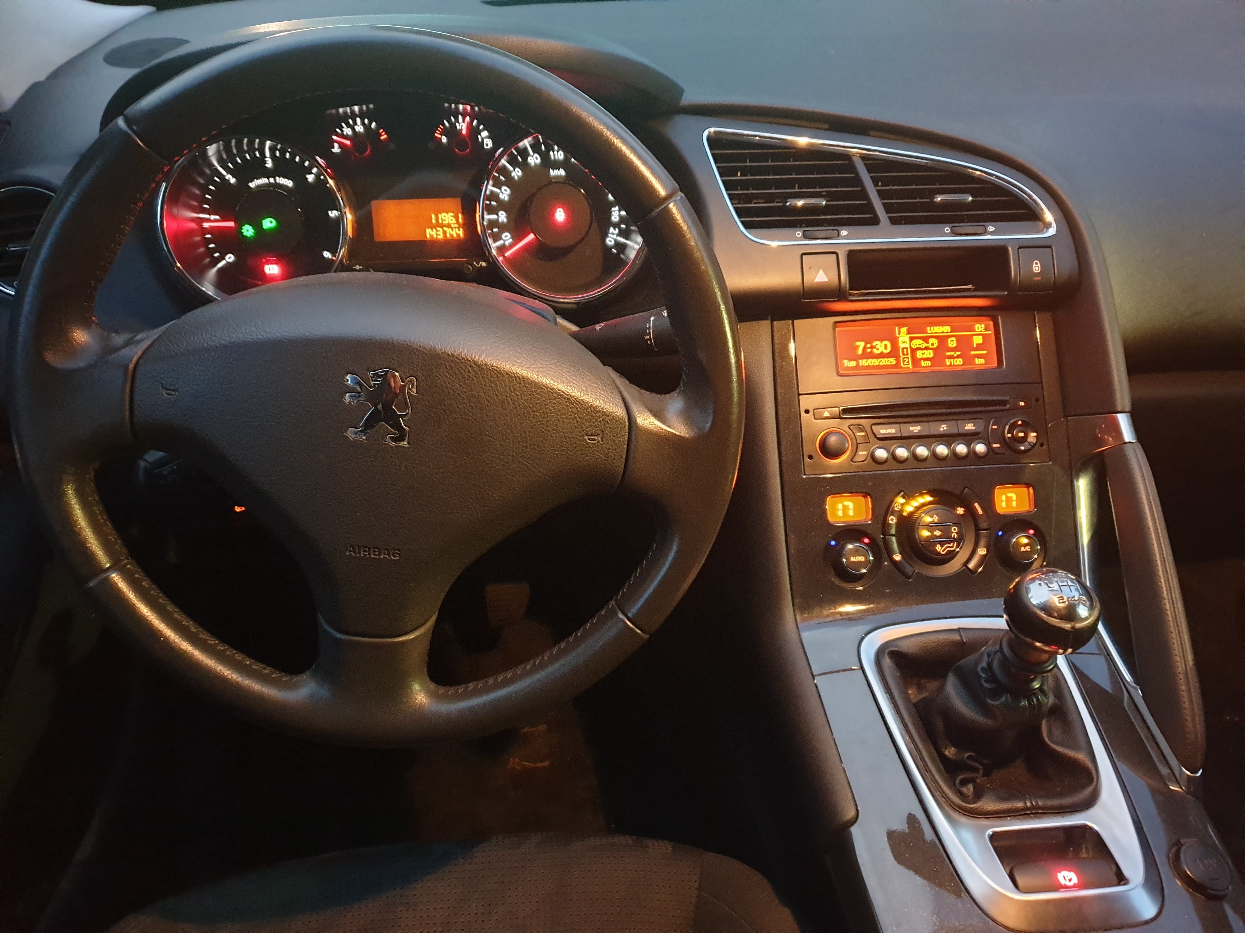 Peugeot 3008 1.6 HDi FAP 2012, bild 6/8