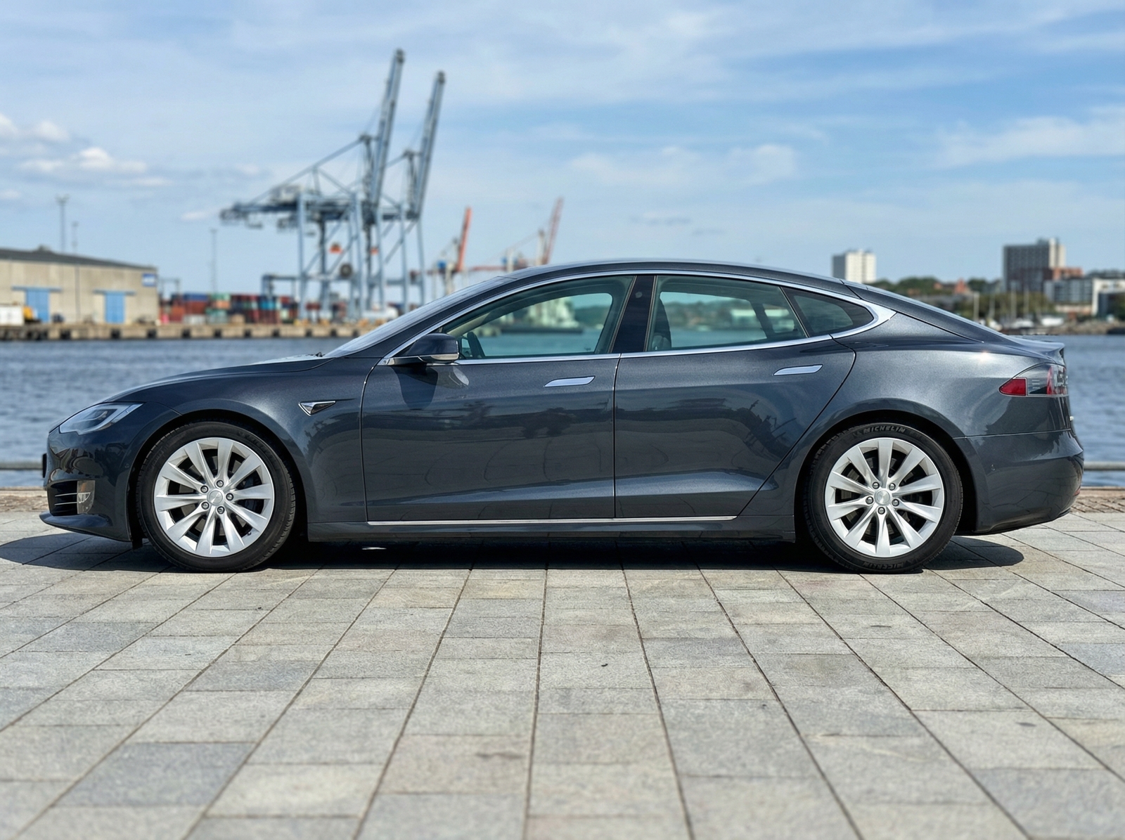 Tesla Model S 2019, kuva 4/11