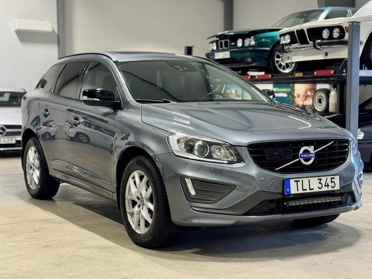 Volvo XC60 D4 AWD Geartronic R-Design 2017, bild 2/10