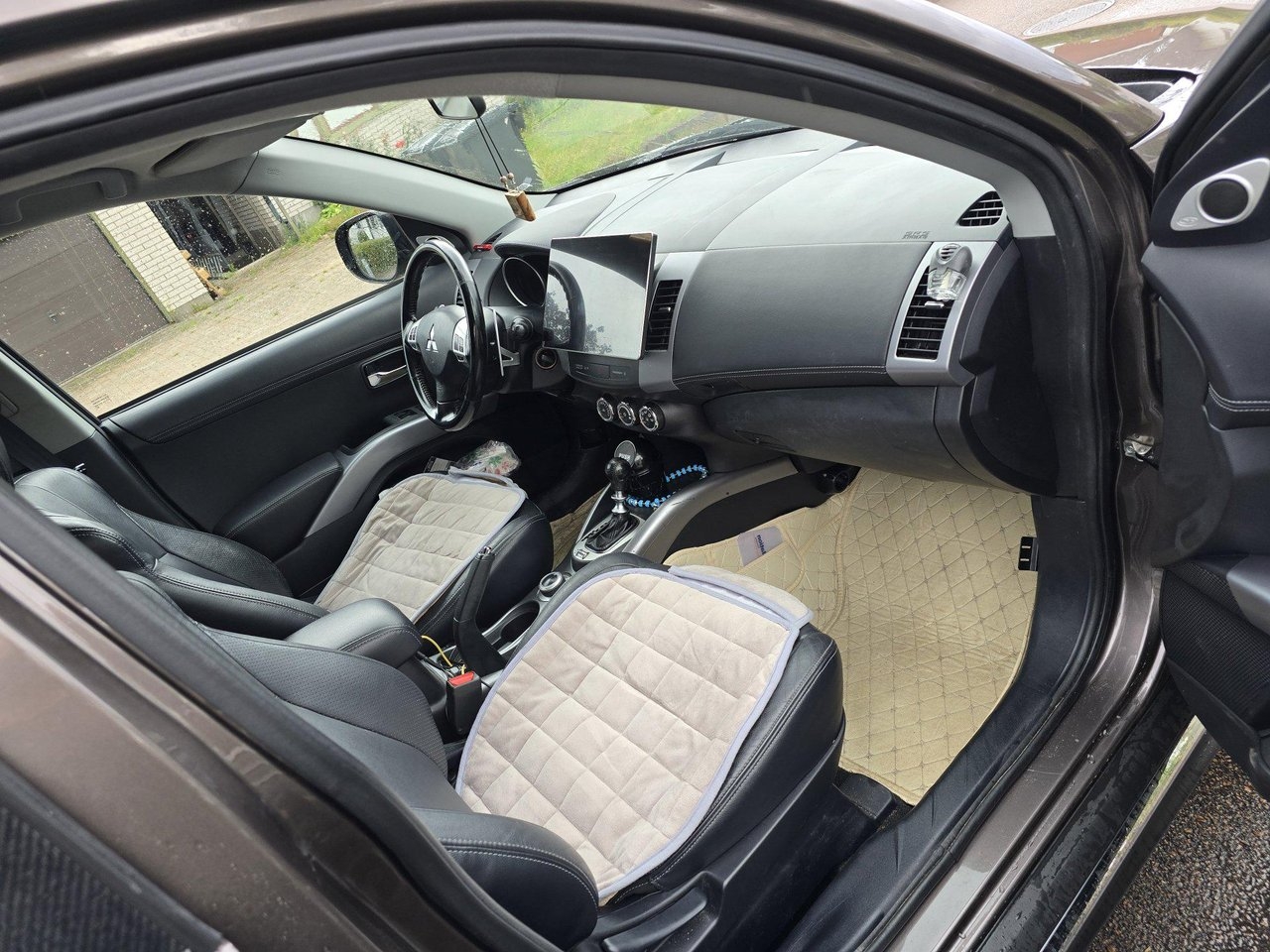 Mitsubishi Outlander 2.2 DI-D 2011, bild 6/10