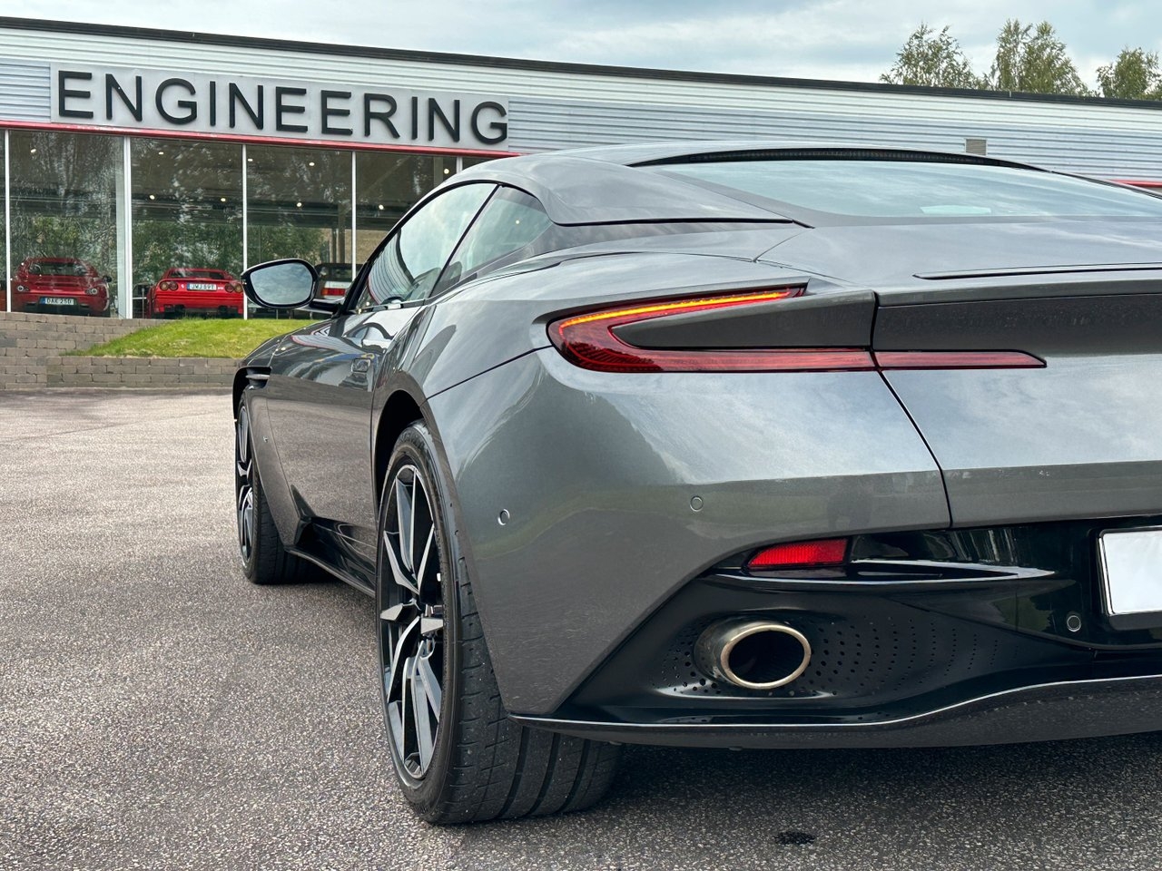 Aston Martin DB11 V12 CEO Edition 2017, bild 7/10