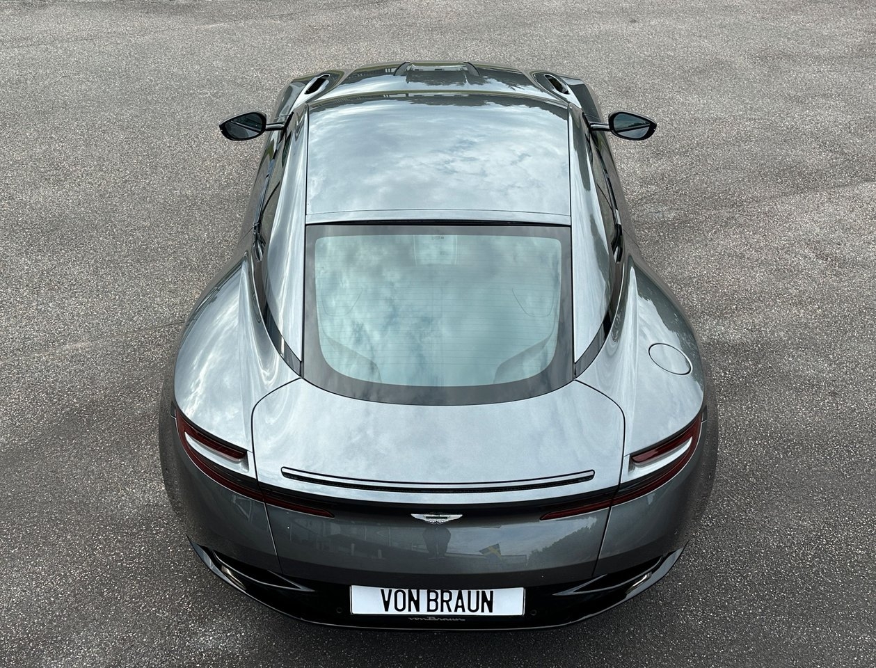 Aston Martin DB11 V12 CEO Edition 2017, bild 5/10