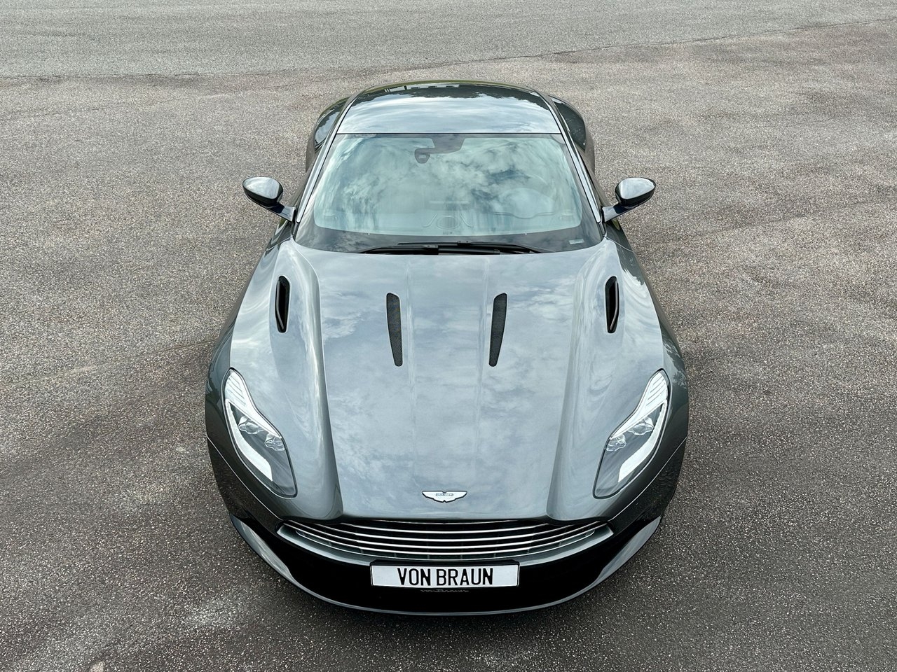 Aston Martin DB11 V12 CEO Edition 2017, bild 4/10