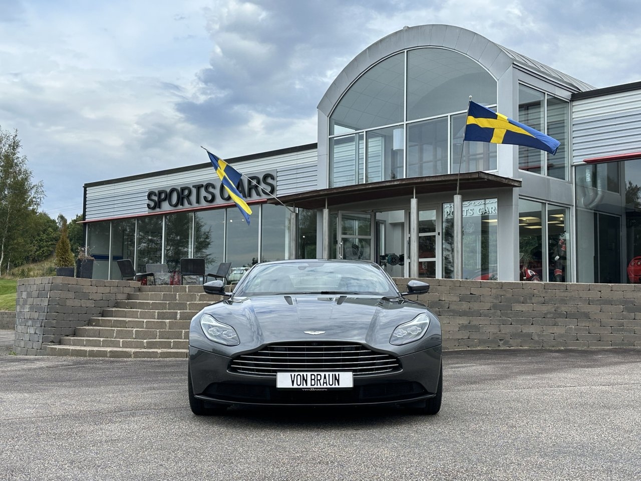 Aston Martin DB11 V12 CEO Edition 2017, bild 3/10