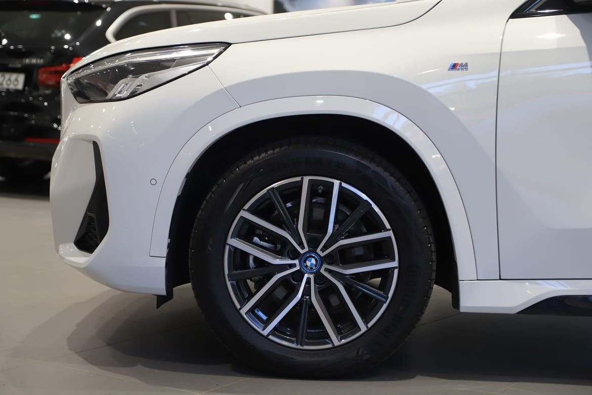 BMW iX1 xDrive30 2023, kuva 4/10