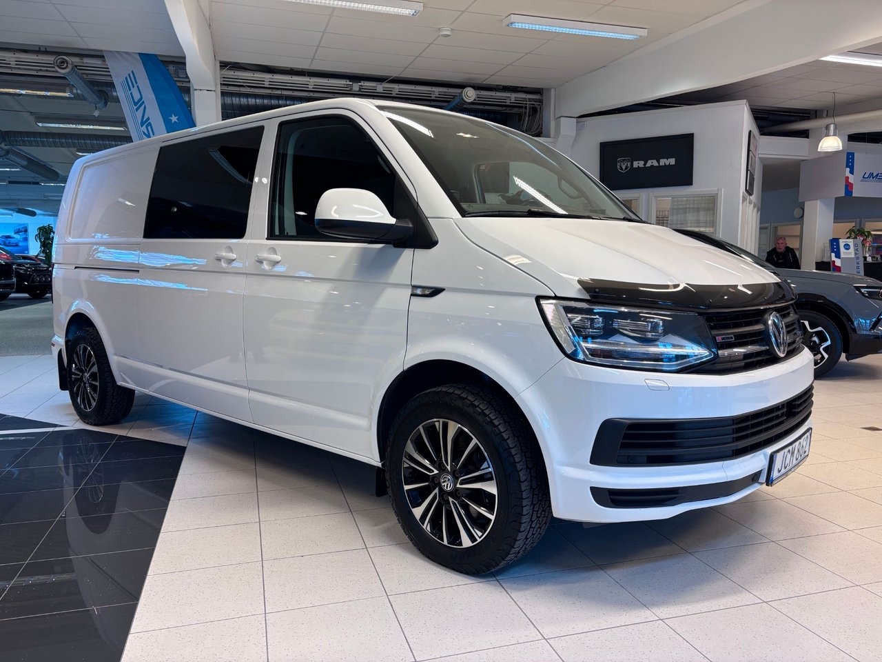 Volkswagen Transporter 2018, kuva 3/10