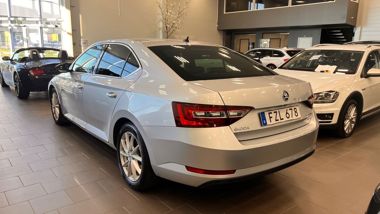 Skoda Superb 2019, bild 4/10