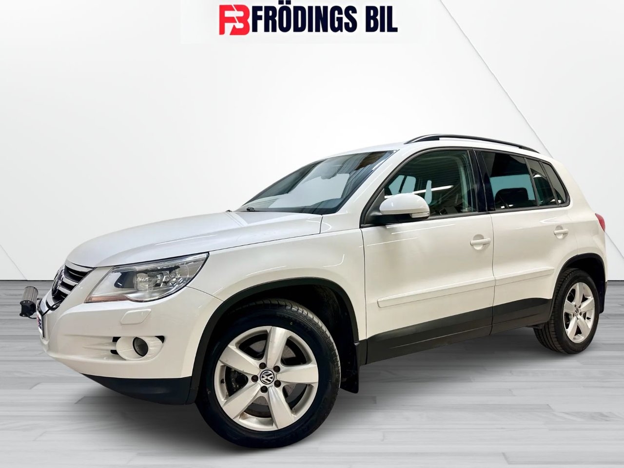 Volkswagen Tiguan 2010, photo 2/10