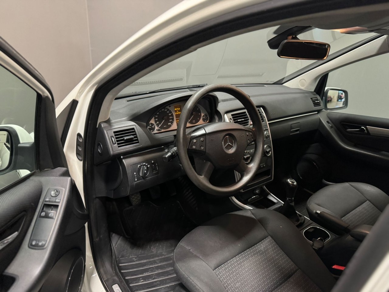 Mercedes-Benz B 2011, bild 7/8