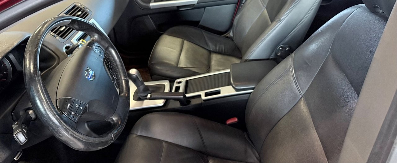 Volvo V50 D2 Momentum Skinn 2012, bild 2/3