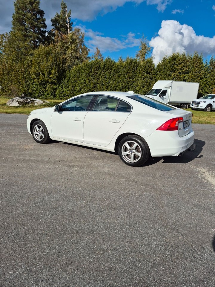 Volvo S60 D4 Momentum Euro 6 Dragkrok 2016, bild 3/9