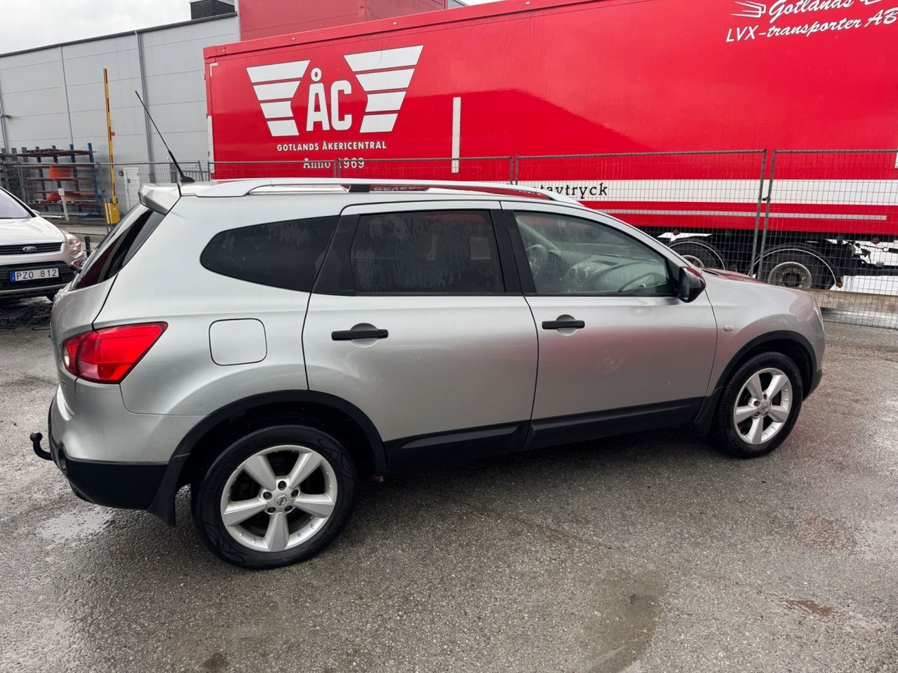 Nissan Qashqai+2 2.0 dCi 4x4 Euro 5 2010, photo 4/10