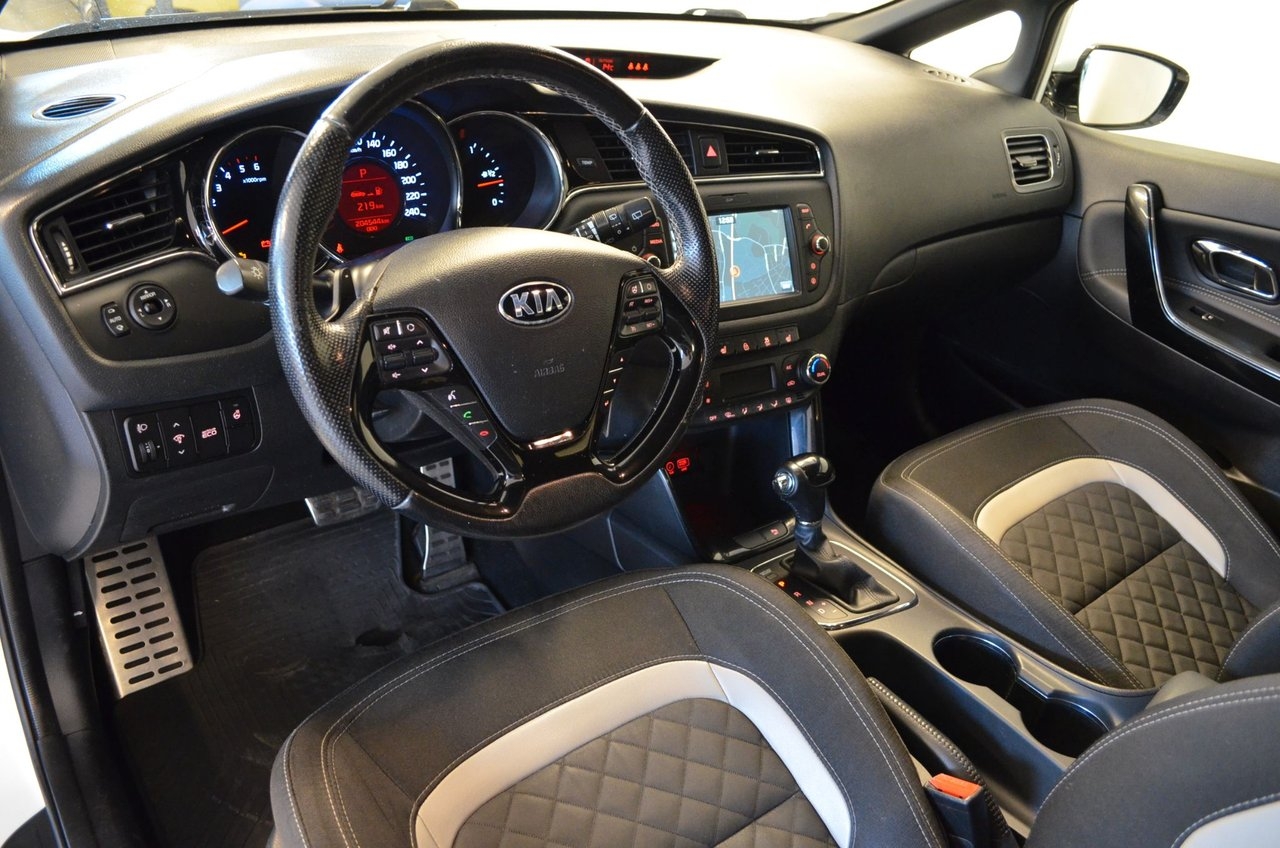 Kia Ceed 2018, photo 2/21