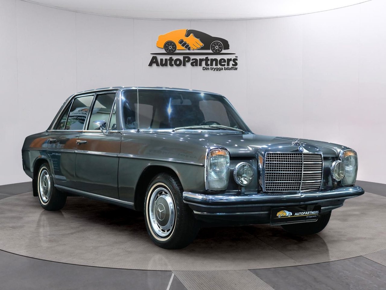 Mercedes-Benz 230 1970, bild 2/10
