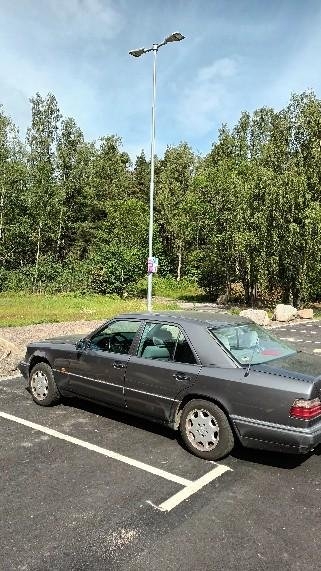 Mercedes-Benz E 200 1995, bild 2/10