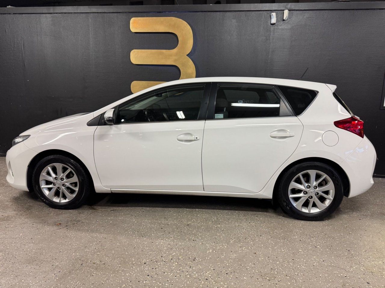 Toyota Auris 2013, bild 2/10