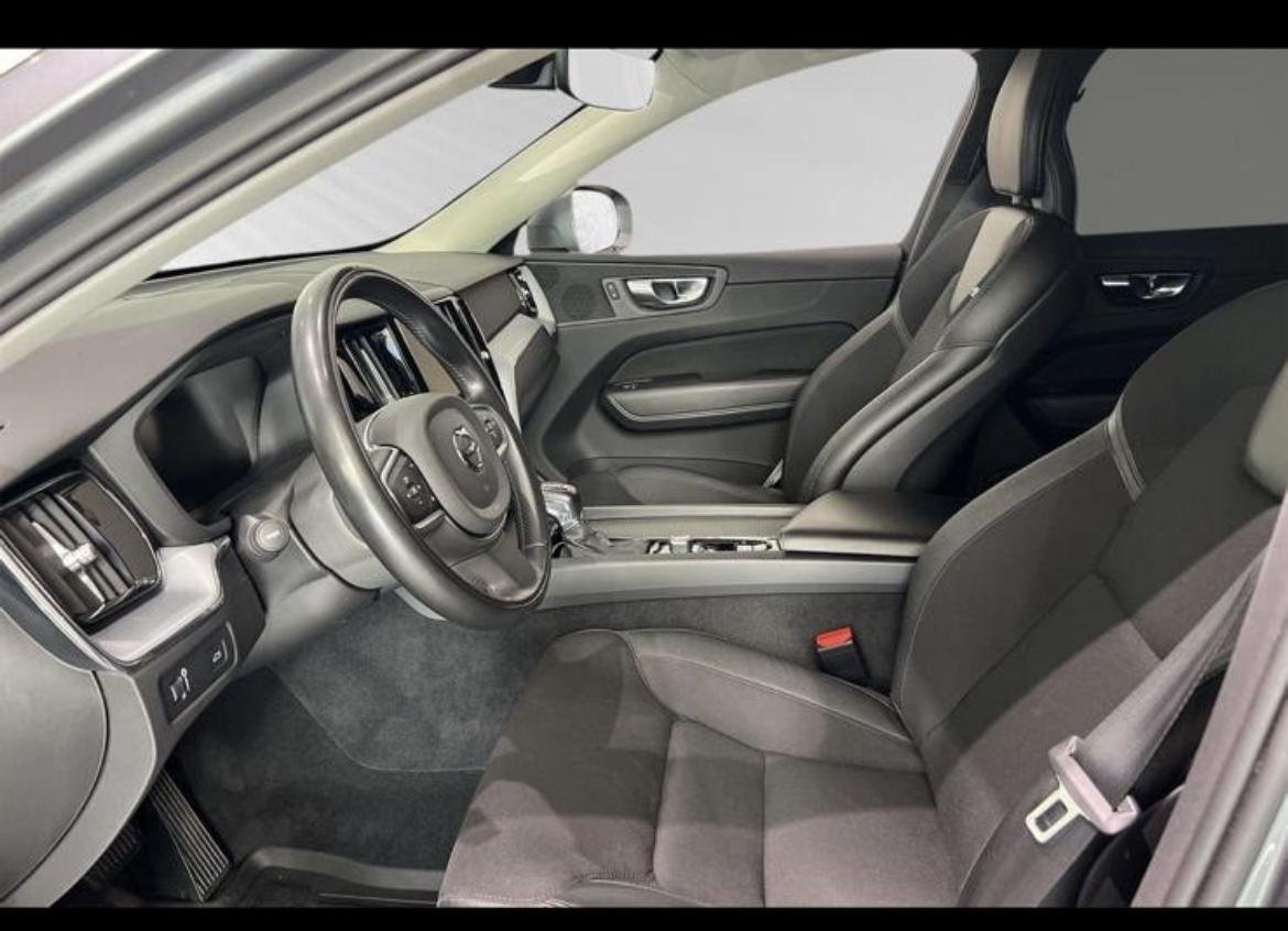 Volvo XC60 2019, photo 4/10