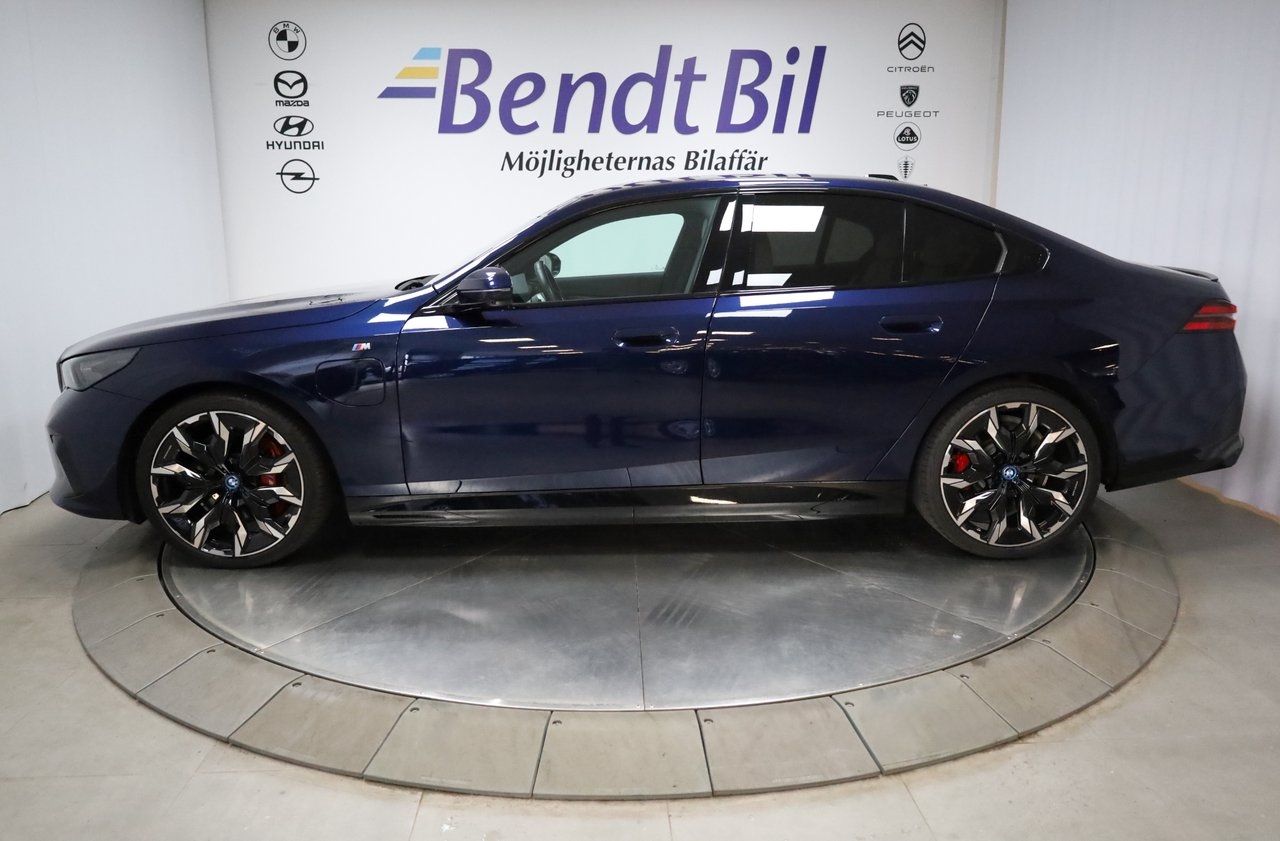 BMW 550 e xDrive M Sport Pro 2024, bild 5/29
