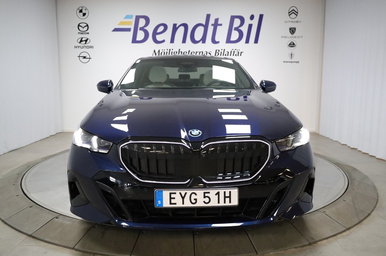 BMW 550 e xDrive M Sport Pro 2024, bild 7/29
