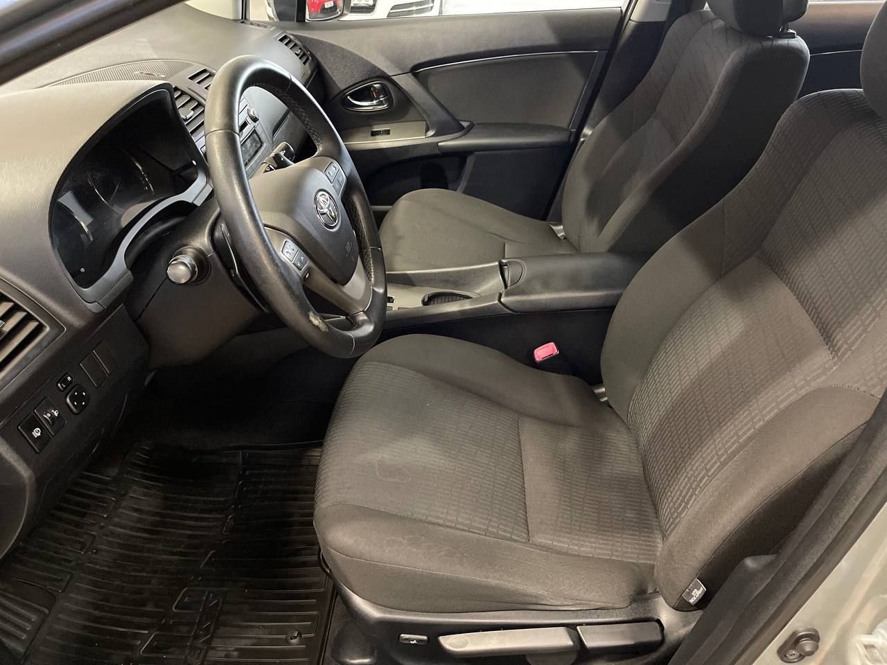 Toyota Avensis 2010, bild 6/10