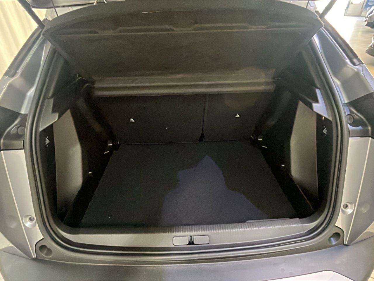 Peugeot 2008 Edition Hybrid AUT 2025, bild 7/26
