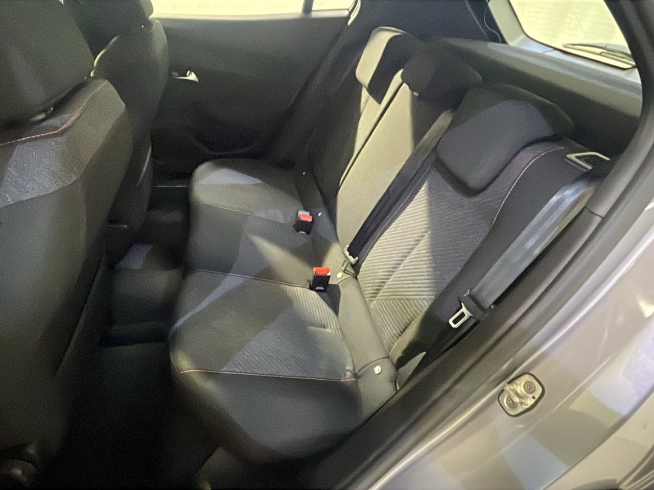 Peugeot 2008 Edition Hybrid AUT 2025, bild 6/26