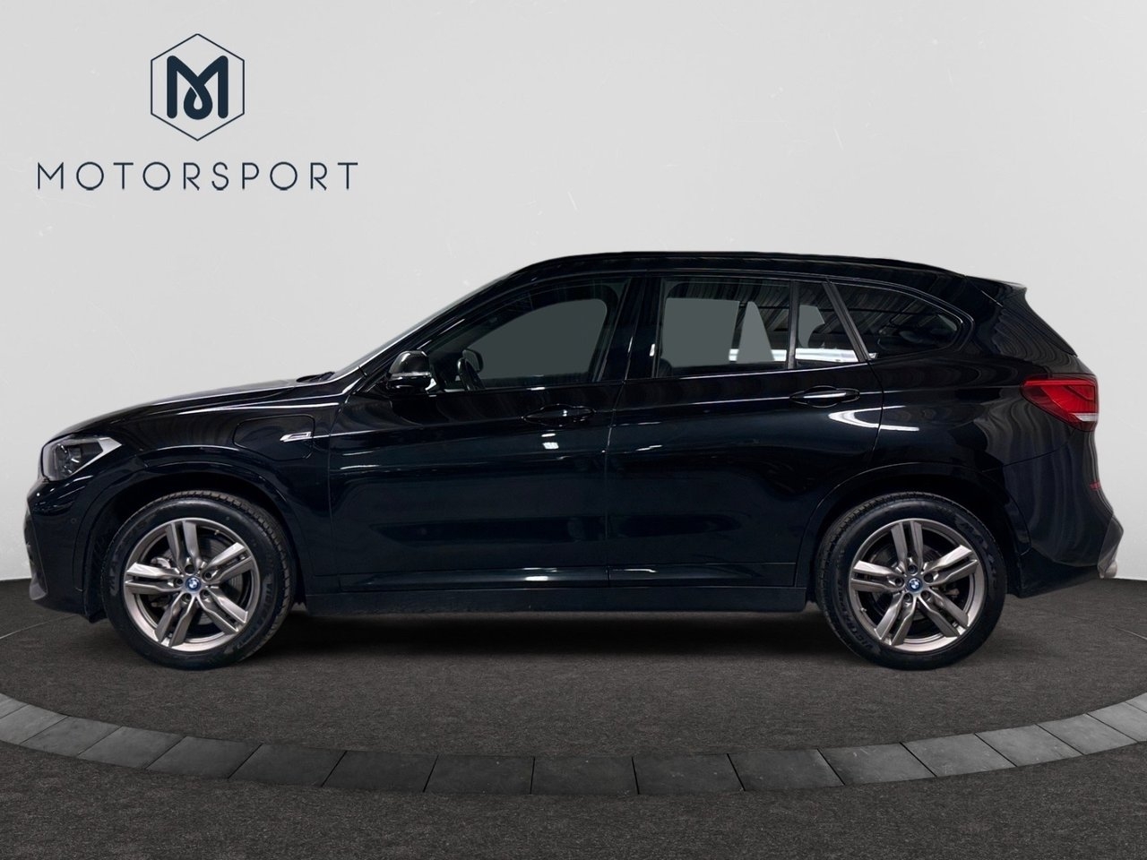BMW X1 xDrive25e 220hk M SPORT Rattvärme 2022, bild 2/26