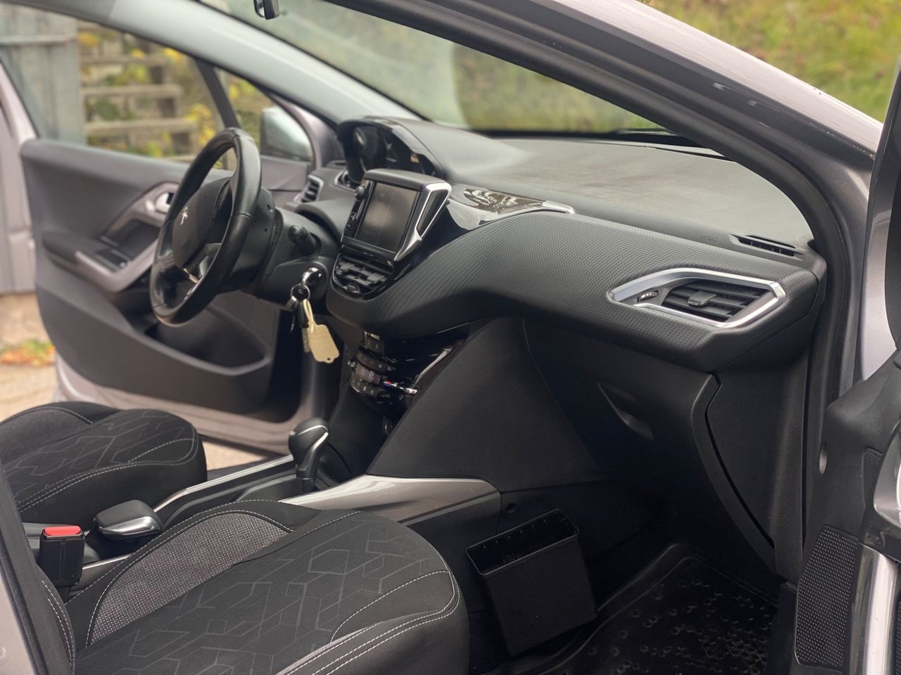 Peugeot 2008 2017, bild 7/8