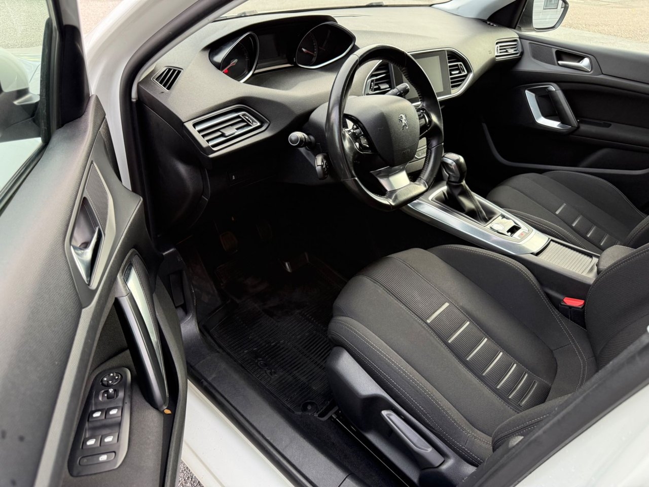 Peugeot 308 1.6 HDi 92 8v Allure Euro 5 2014, bild 7/10