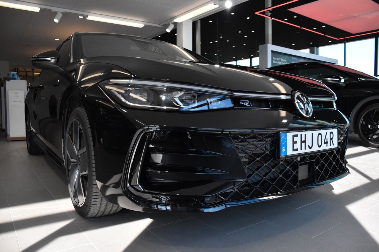 Volkswagen Passat eHybrid 272hk R-Line 2026, bild 4/10