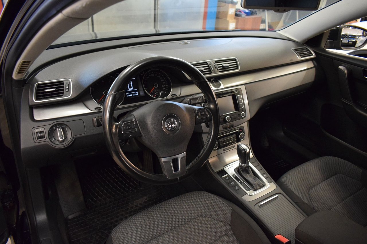 Volkswagen Passat 2011, bild 7/26