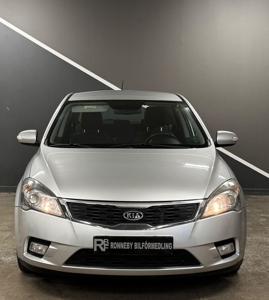 Kia Ceed cee'd 1.6 CRDi ECO Euro 4 2010, bild 2/10