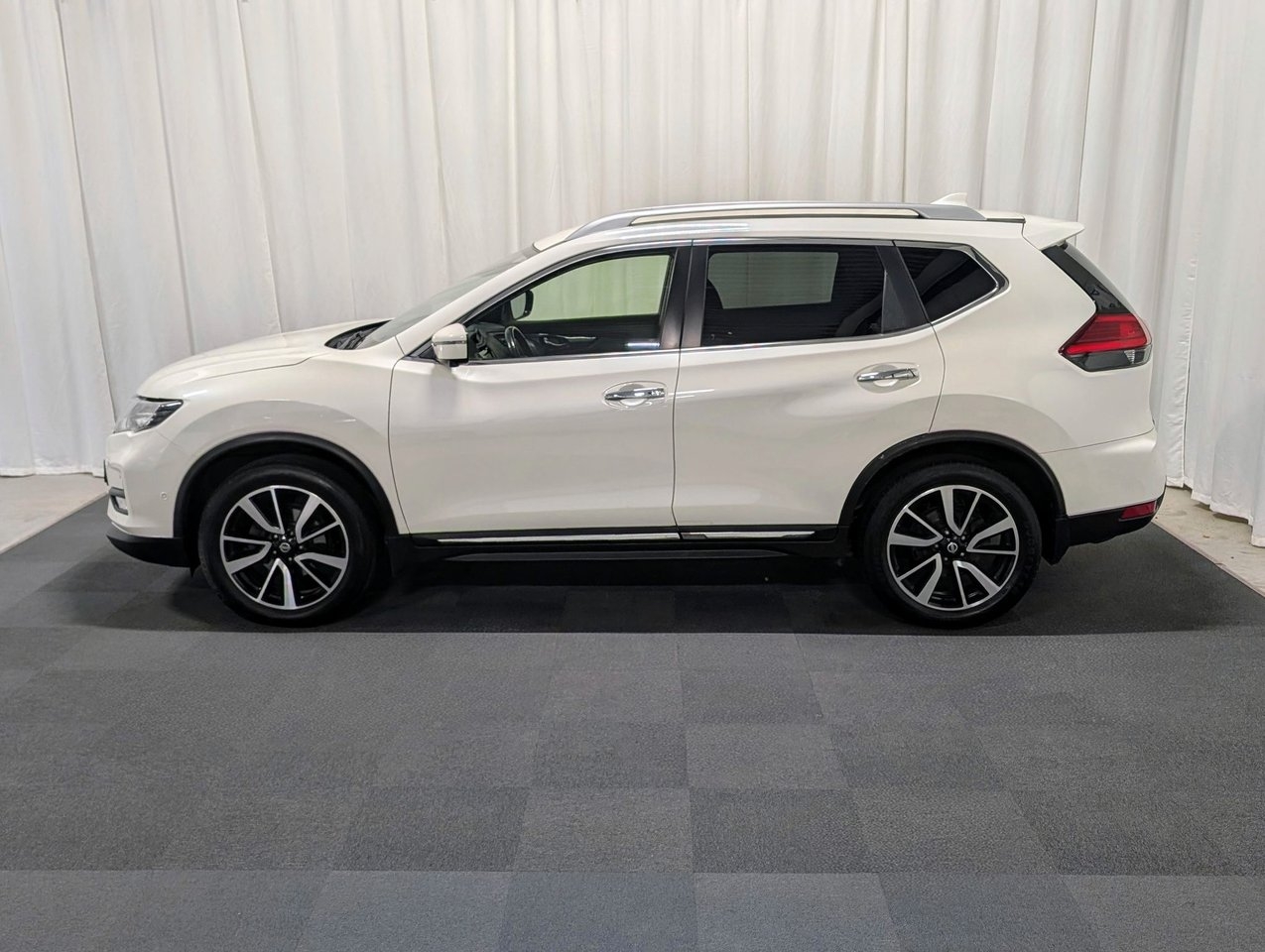 Nissan X-Trail 1.6 dCi DPF XTRONIC-CVT 2018, bild 2/10