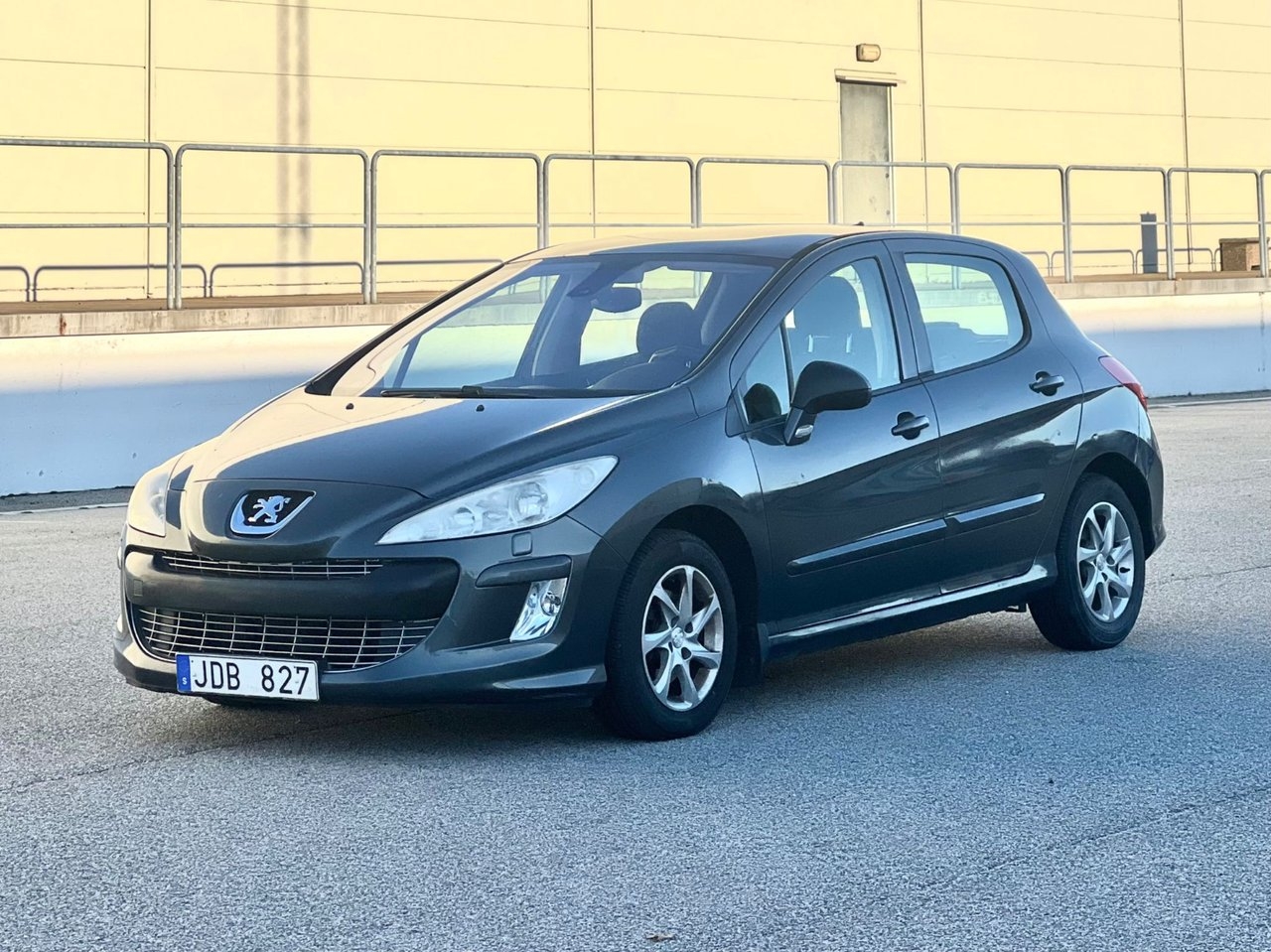 Peugeot 308 5-dr 1.6 THP Automat 2009, bild 2/8