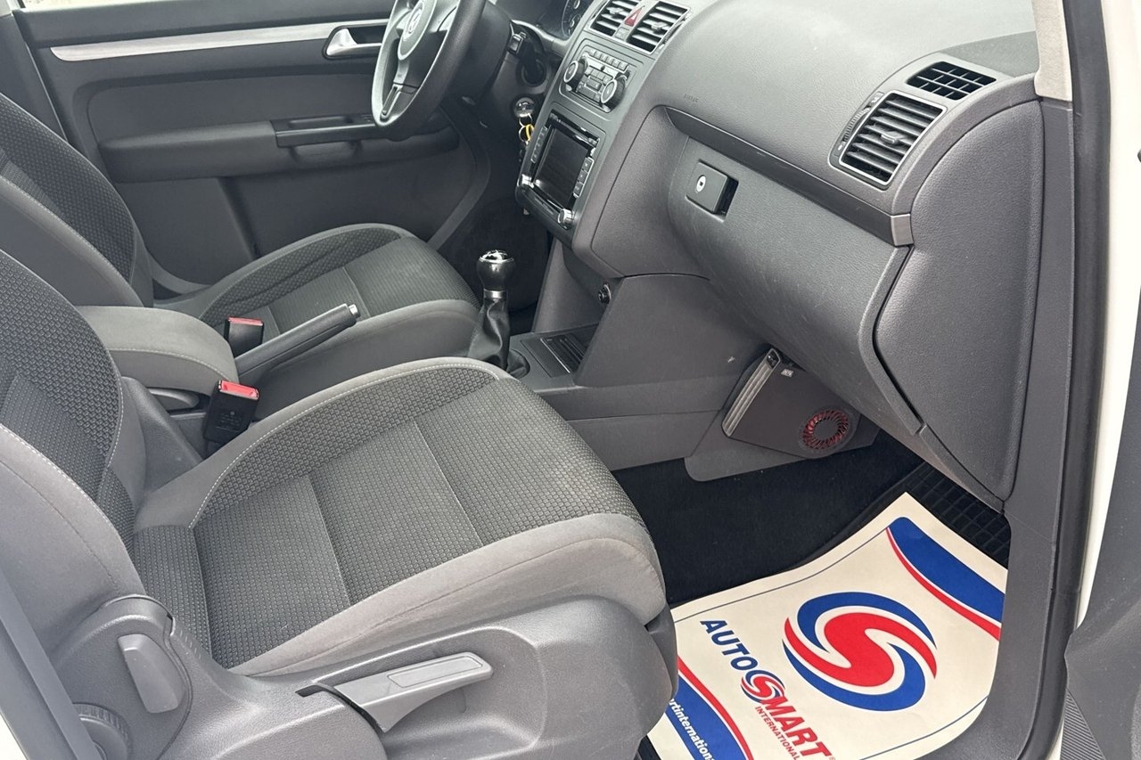 Volkswagen Touran 2011, bild 7/9