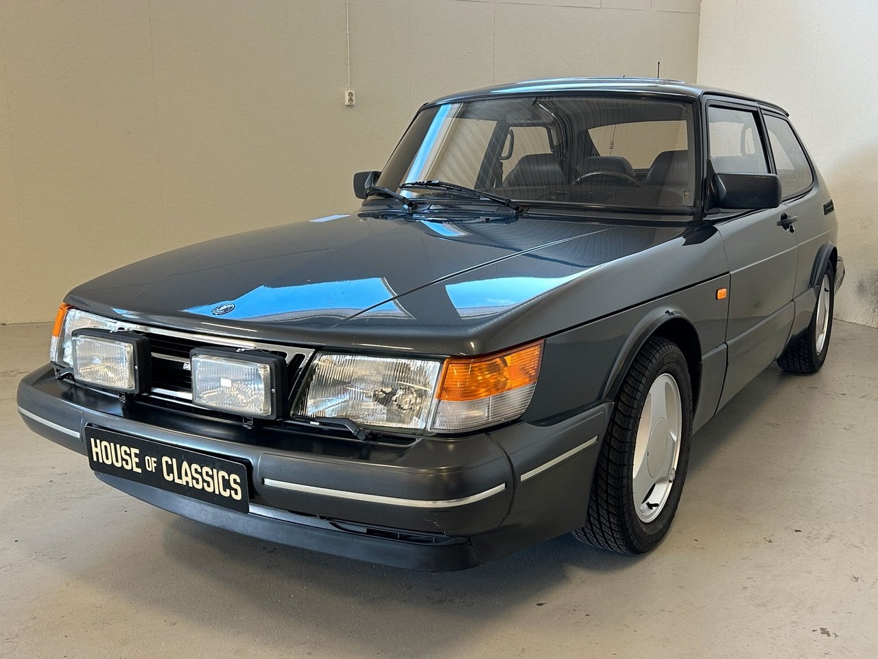 Saab 900