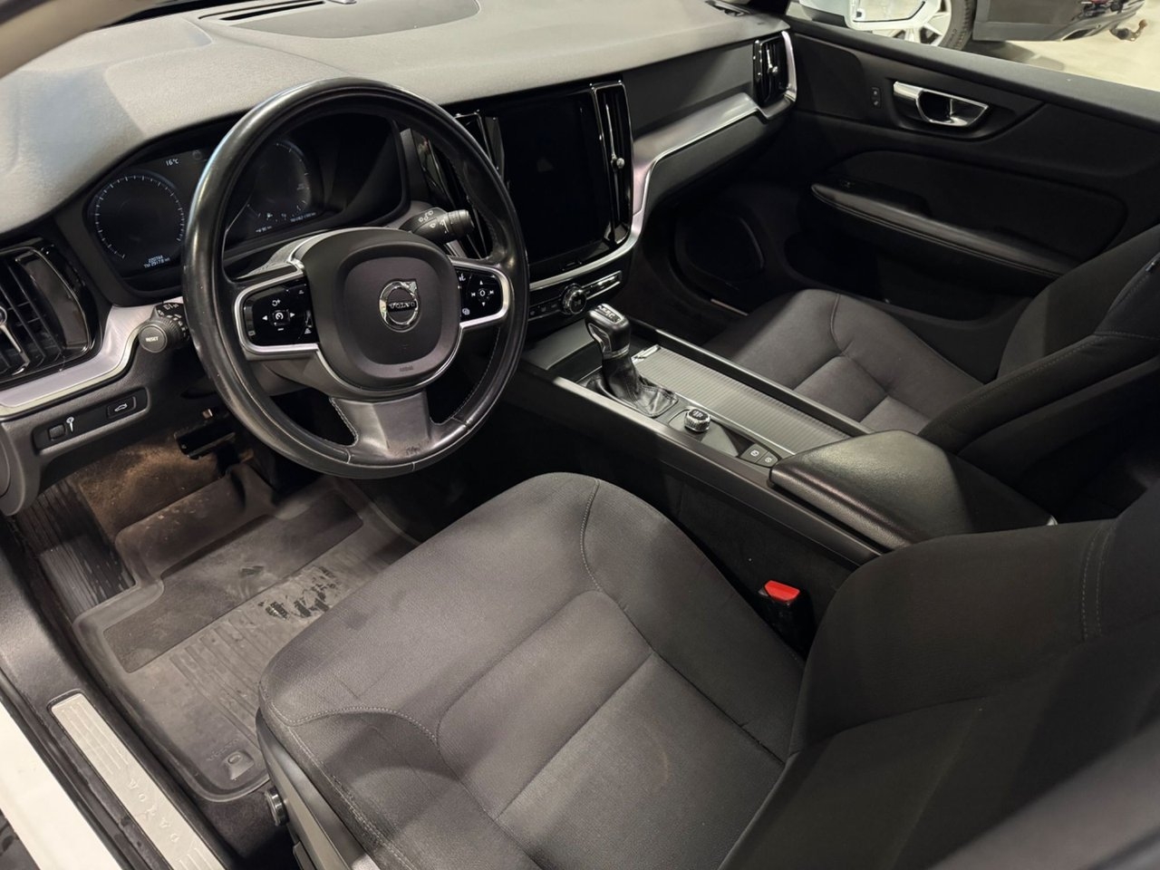 Volvo V60 Cross Country 2019, photo 7/22