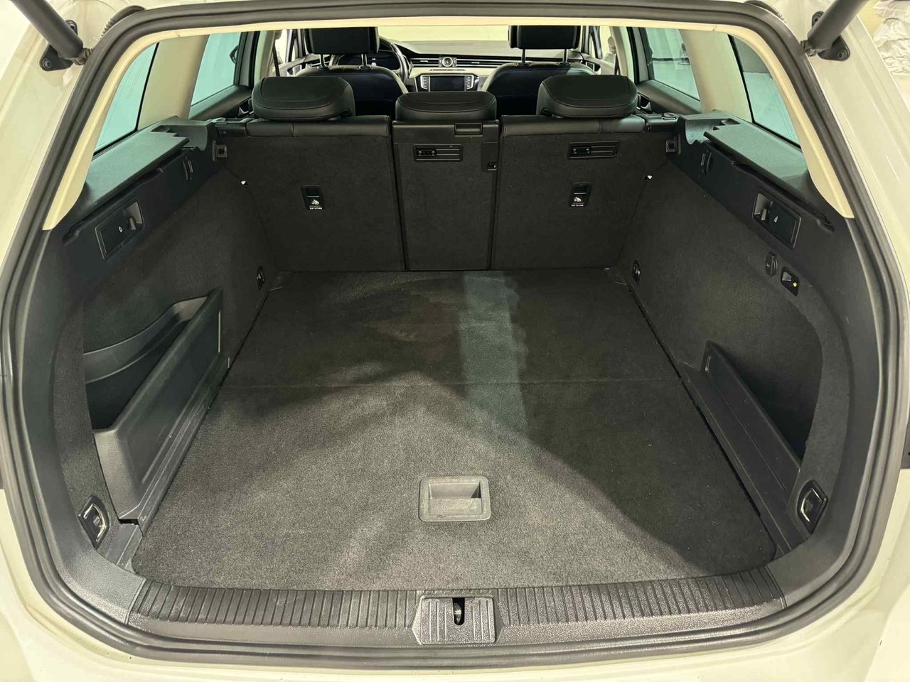 Volkswagen Passat 2017, bild 7/10