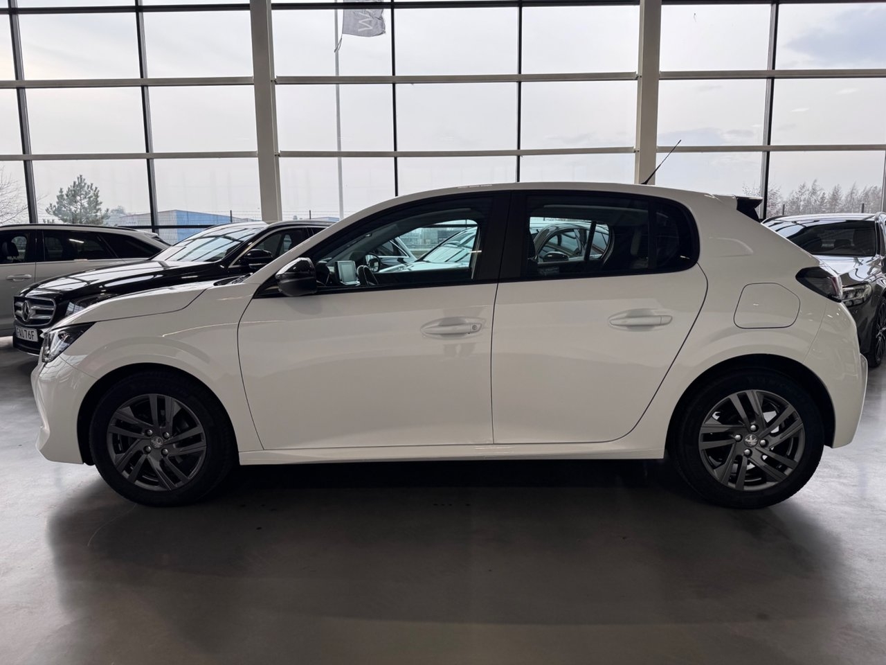 Peugeot 208 1.2 PureTech 75 Active 2022, bild 2/16