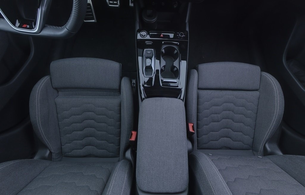 Audi A6 2025, photo 6/15