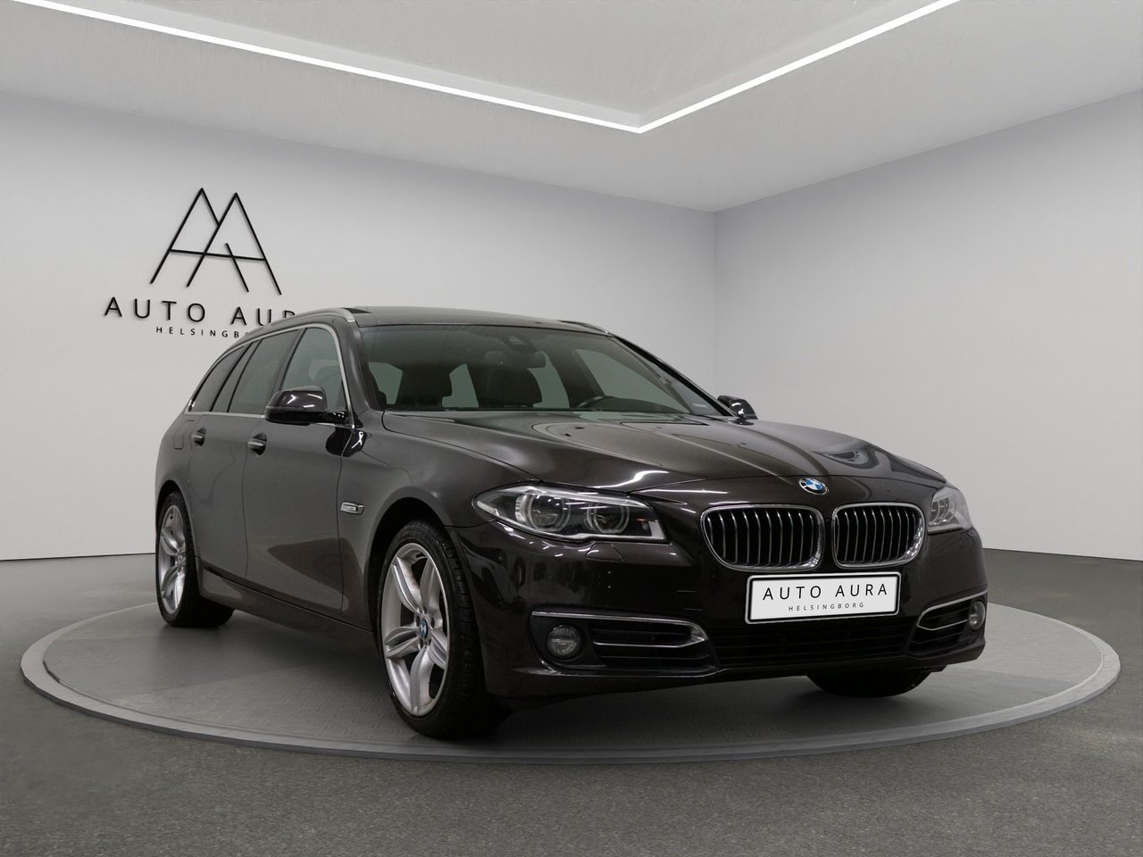BMW 530 d xDrive Touring Luxury Line 2014, bild 3/22