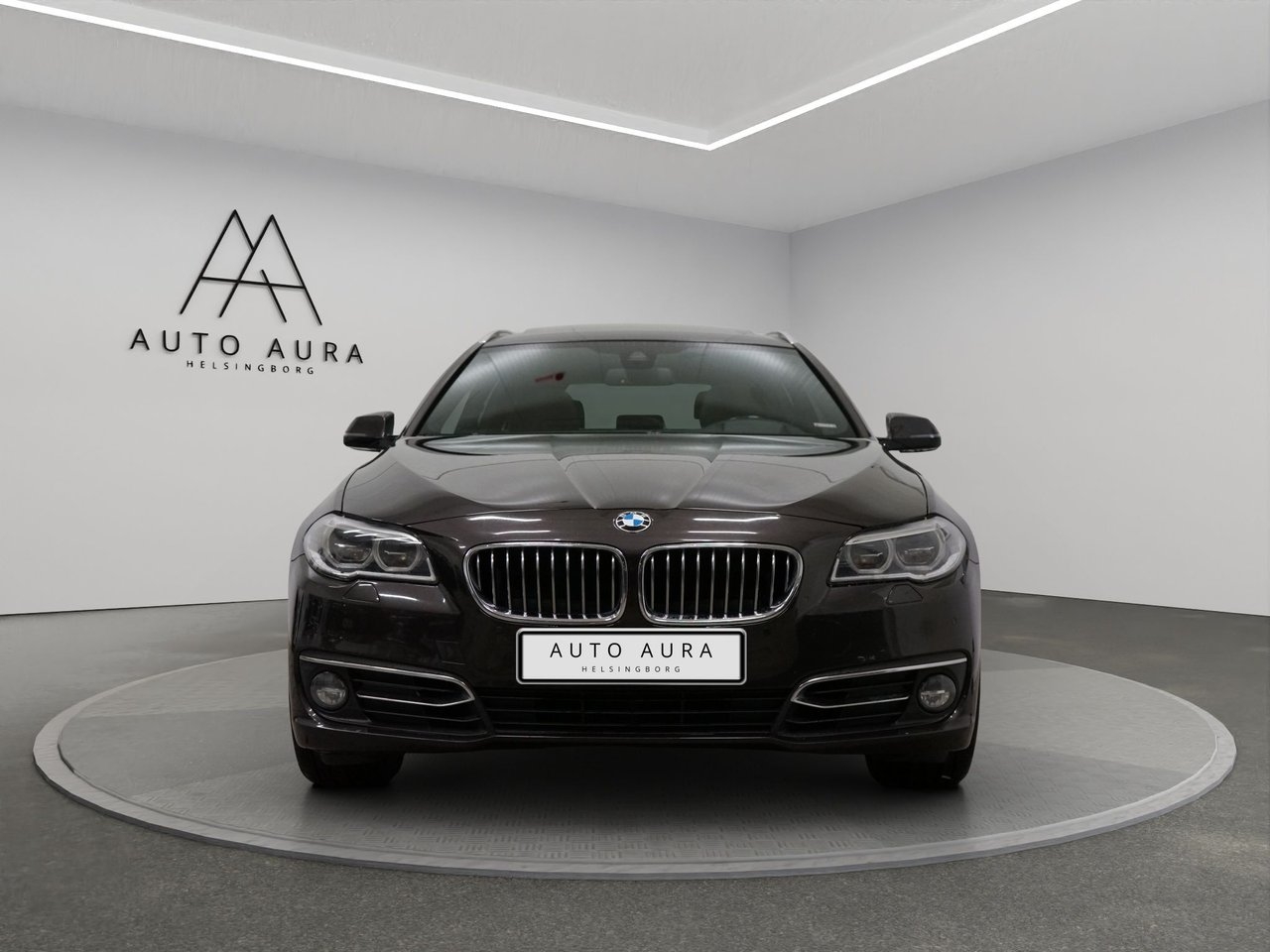 BMW 530 d xDrive Touring Luxury Line 2014, bild 2/22