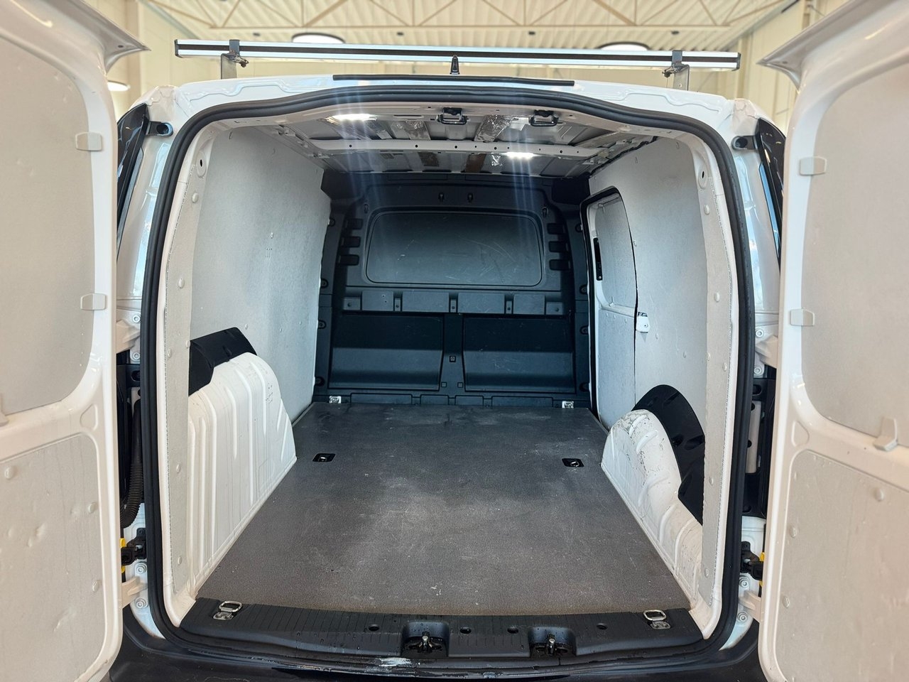 Volkswagen Caddy Maxi 2023, bild 7/10