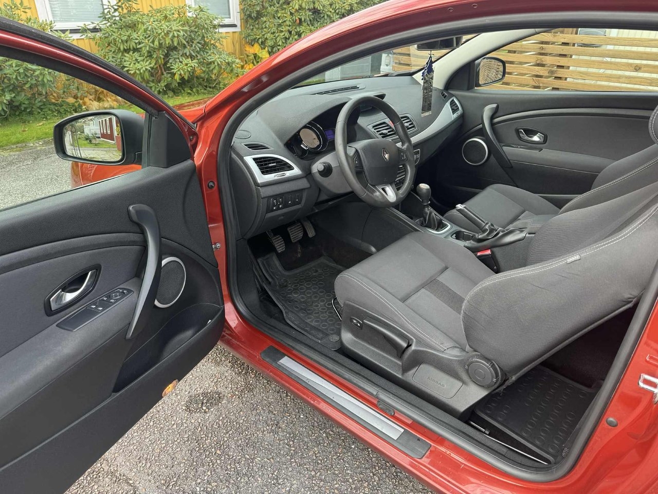 Renault Megane Coupé 1.5 dCi Euro 5 2011, bild 5/9