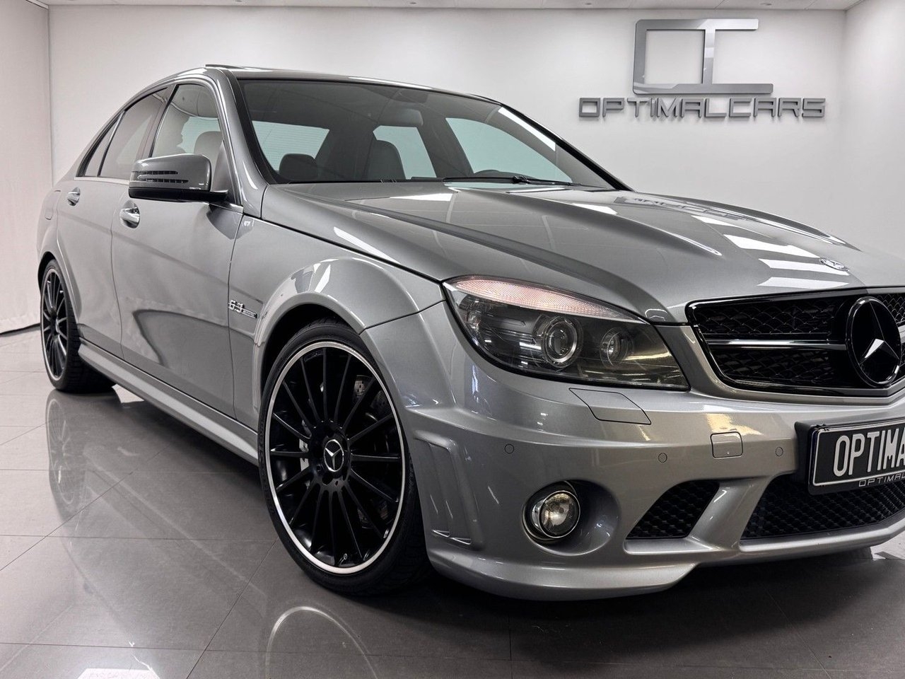 Mercedes-Benz C 63 AMG Svensksåld Lågmil 2011, bild 2/10
