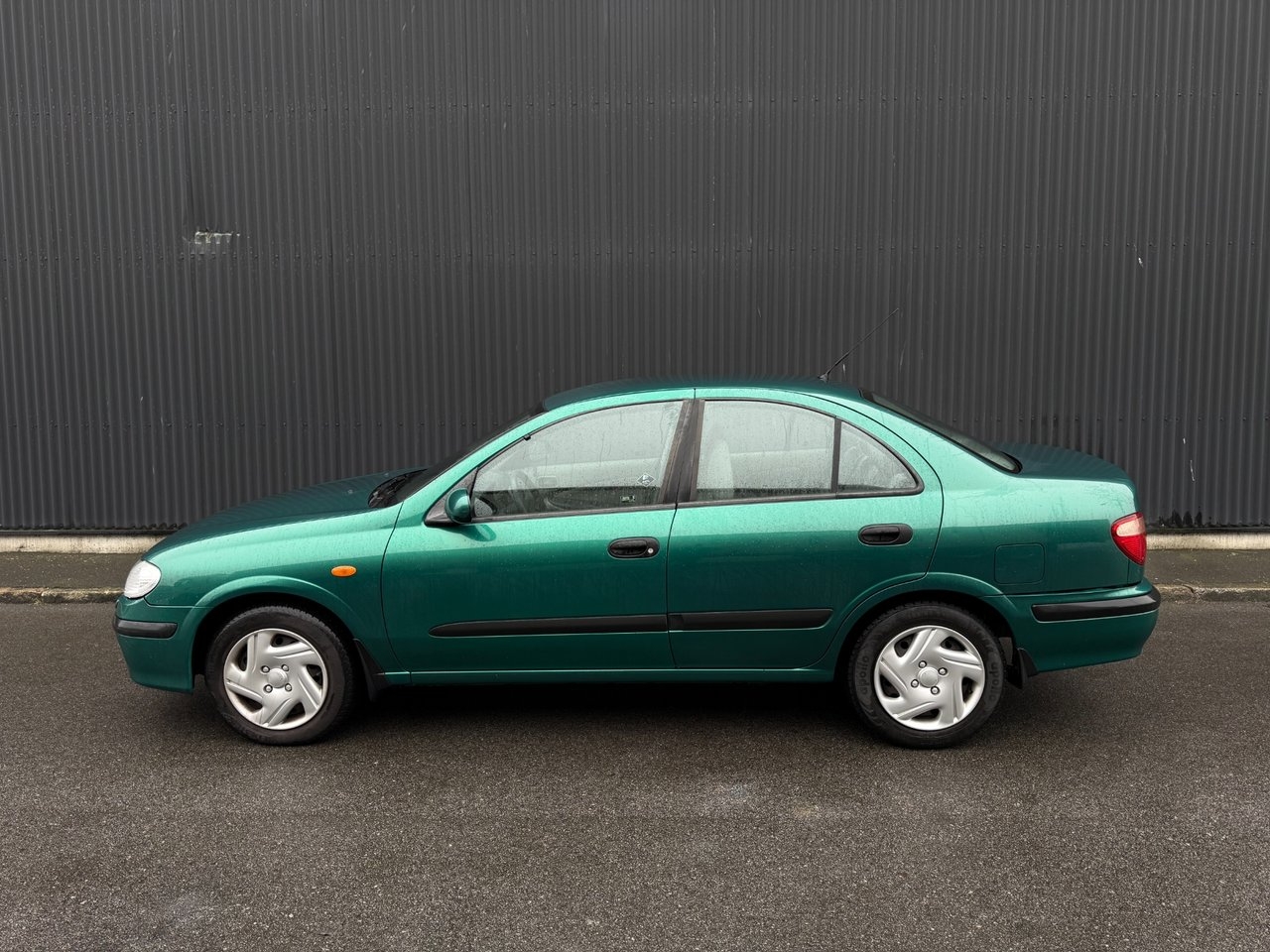 Nissan Almera Sedan 1.8 2002, bild 2/8