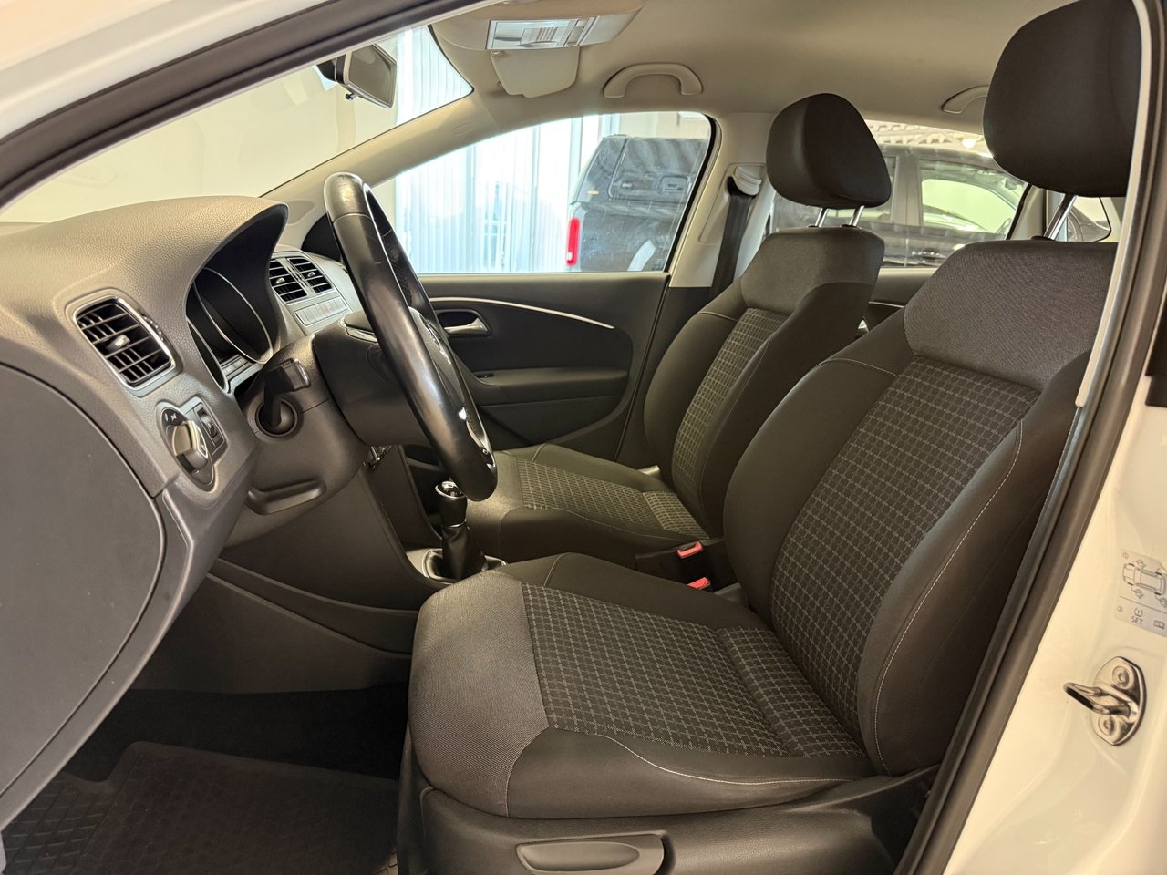 Volkswagen Polo 2015, bild 6/10