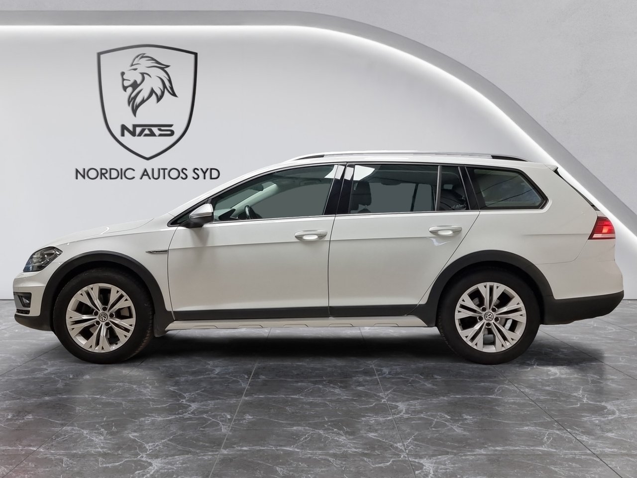 Volkswagen Golf 2019, kuva 2/10