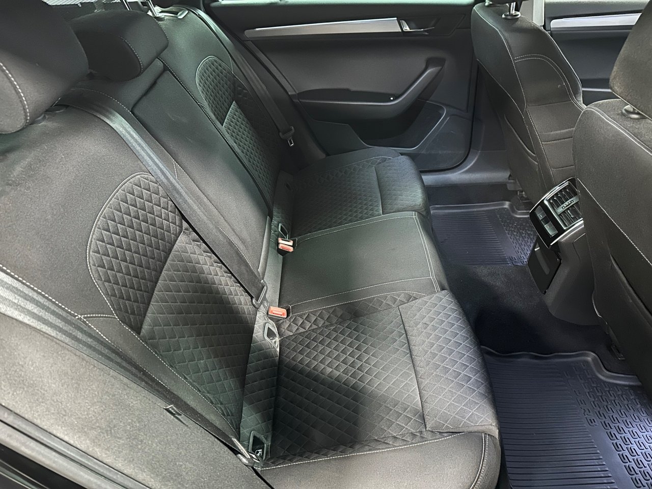 Skoda Superb Kombi 2.0 TDI 4x4 SCR Style 2017, bild 7/15